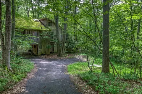 76 Cross Pond Rd, Pound Ridge, NY 10576