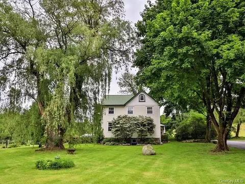 11 Bowen Rd, Warwick, NY 10990