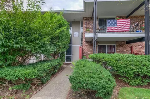 1318 Old Country Rd, Greenburgh, NY 10523