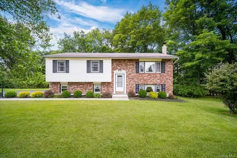 815 Ridgebury Rd, Wawayanda, NY 10973