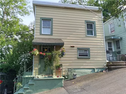 19 Elm St, Orangetown, NY 10968