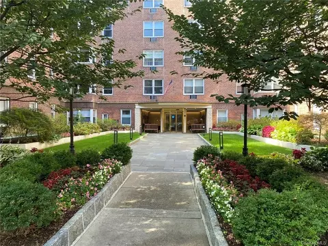 120 E Hartsdale Ave #4M, Greenburgh, NY 10530