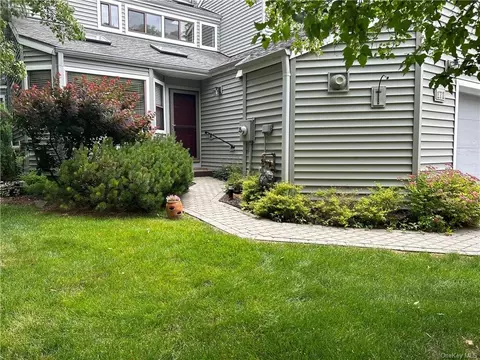 171 Horseshoe Cir, Ossining, NY 10562