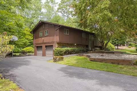 1 Aberdeen Ave, Ramapo, NY 10977