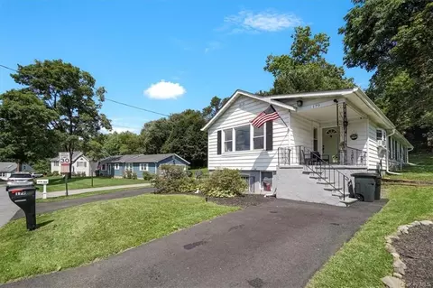 170 Shore Dr, New Windsor, NY 12553