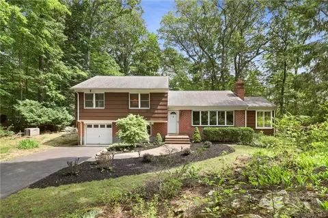 112 Lily Pond Ln, Katonah, NY 10536