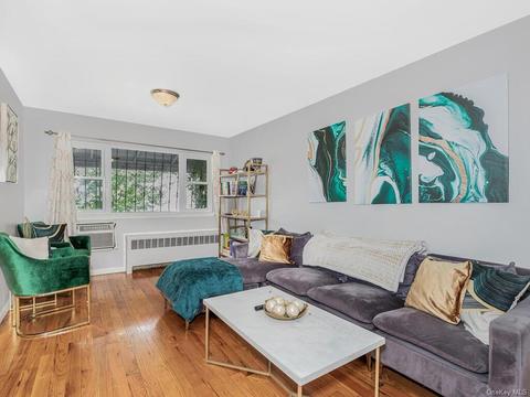 808 E 227th St, Bronx, NY 10466