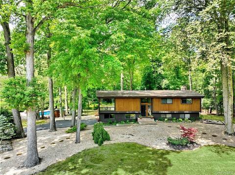 24 Robin Hood Rd, Ramapo, NY 10901