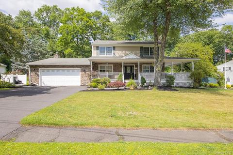 33 Sandra Ln, Orangetown, NY 10965