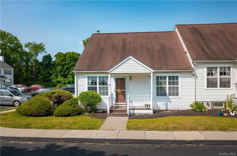 45 Mohawk Trl, Pawling, NY 12564