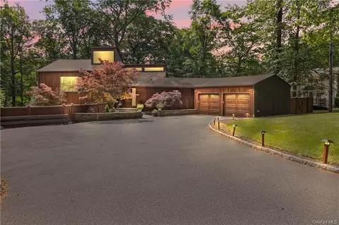 5 Lisa Ln, Clarkstown, NY 10956