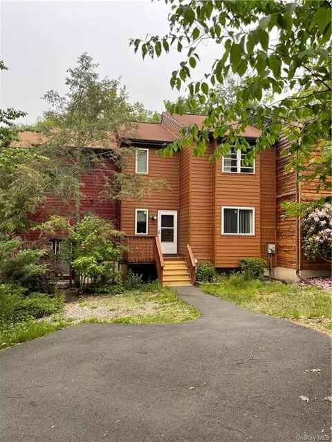 16 Meadowlark Ln, Woodridge, NY 12789