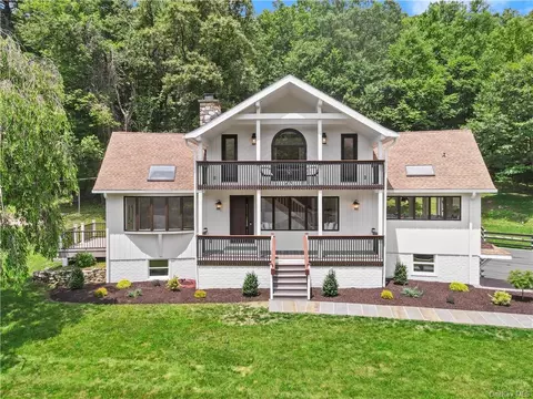 602 Oscawana Lake Rd, Putnam Valley, NY 10579