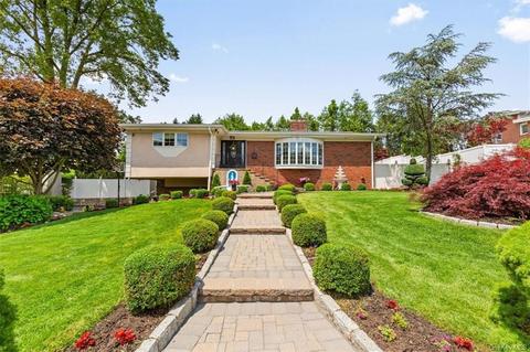 15 Marisa Dr, Scarsdale, NY 10583