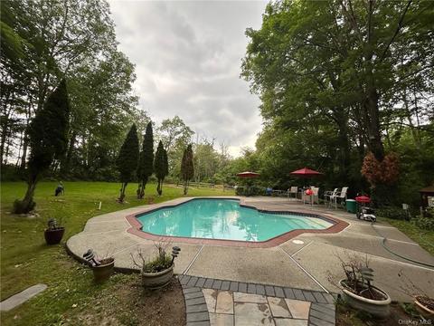 96 Moffat Rd, Washingtonville, NY 10992