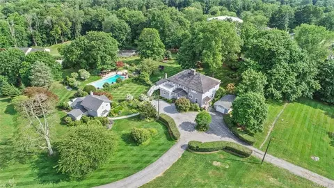 16 Maria Ln, New Castle, NY 10562