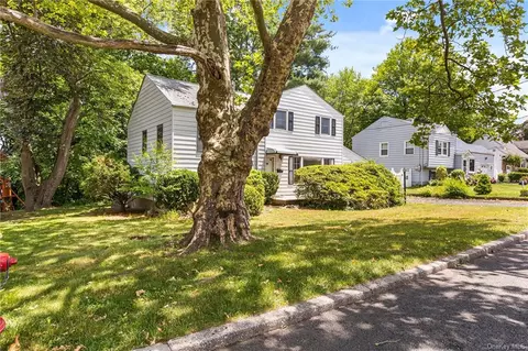21 Kincaid Dr, Yonkers, NY 10710