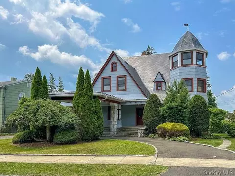 89 Neptune Ave, New Rochelle, NY 10805