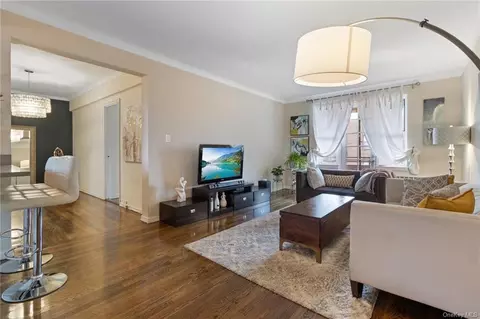 83-33 Austin St #6L, Kew Gardens, NY 11415