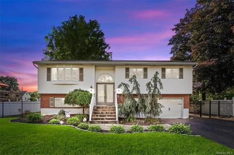 41 Fonda Dr, Stony Point, NY 10980