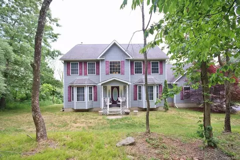 908 Mountain Rd, Greenville, NY 12771