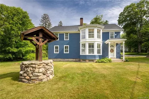 109 Mahopac Ave, Granite Springs, NY 10527