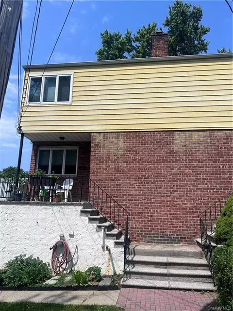 12 Ivy Pl, Yonkers, NY 10701