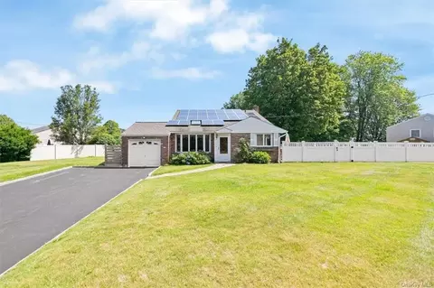 264 Fox Croft Ln, Yorktown, NY 10598