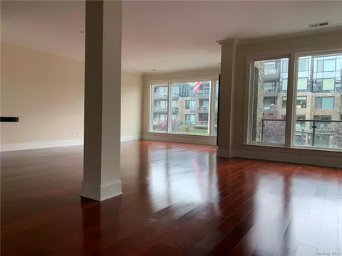 16 Rivers Edge Dr #207, Greenburgh, NY 10591