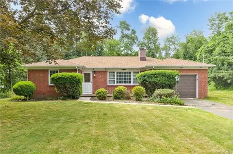 213 N Main St, Clarkstown, NY 10956