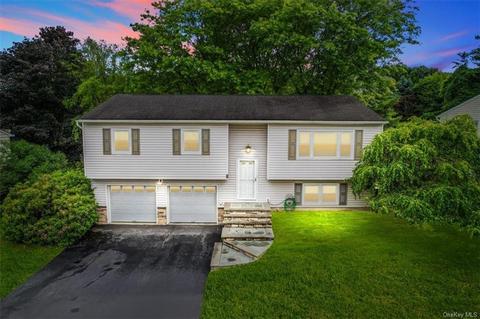 7 Sutherland Dr, Monroe, NY 10950