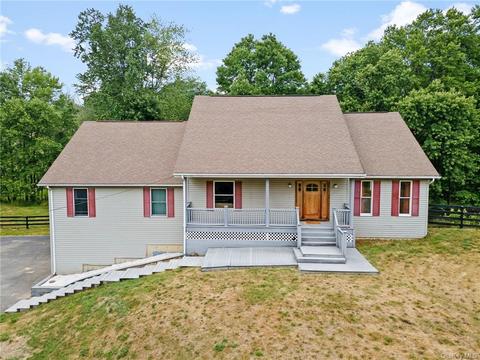 227 Maybrook Rd, Hamptonburgh, NY 10916