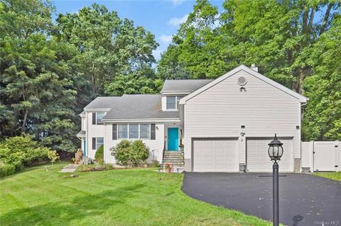 7 Lake Dr, Cortlandt, NY 10511