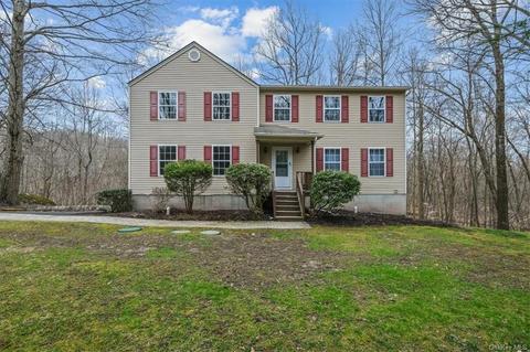 196 N Fostertown Dr, Newburgh, NY 12550