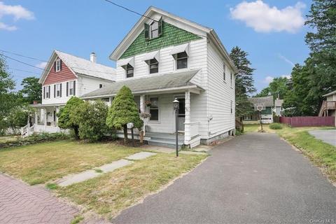 14 Howe St, Warwick, NY 10990