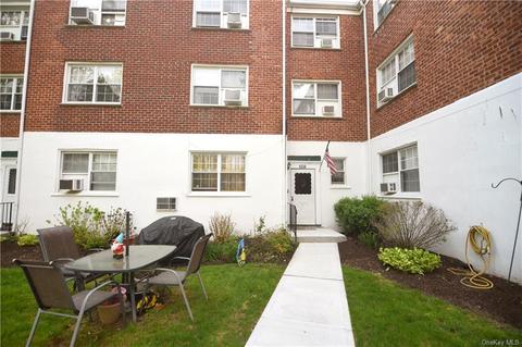 39 Fieldstone Dr #B, Greenburgh, NY 10530
