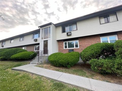 907 Parr Meadow Dr #9G, Newburgh, NY 12550