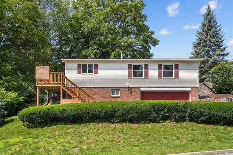 2 Beverly Ln, Peekskill, NY 10566
