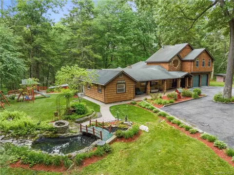25 Cabin Ridge Rd, New Castle, NY 10514