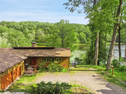 82 Twin Lakes Rd, Lewisboro, NY 10590
