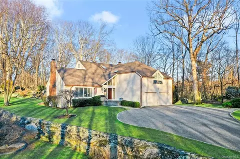 445 Cognewaugh Rd, Cos Cob, CT 06807