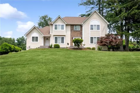 6 Shorn Dr, Orangetown, NY 10913