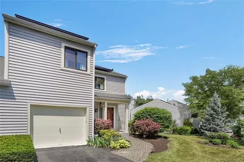 19 Highview Rd, East Fishkill, NY 12533