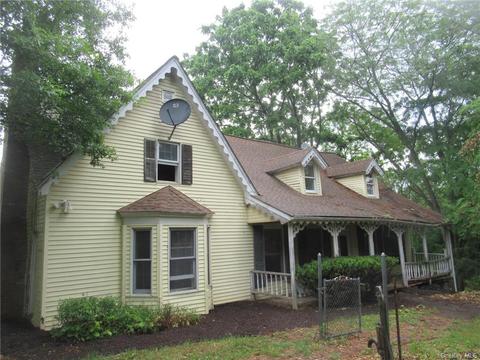 15 Lockwood Ln, Newburgh, NY 12550