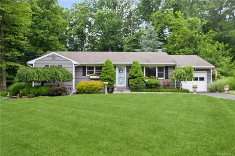 5 Oakwood Ter, Ramapo, NY 10977