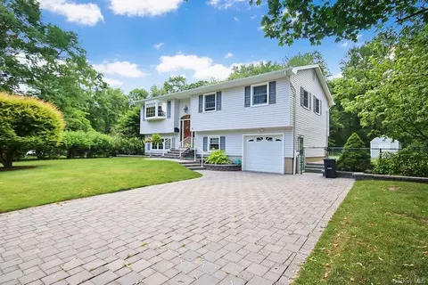 6 Moorea Ct, Haverstraw, NY 10923