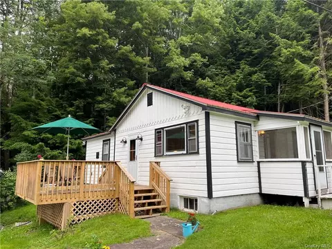 17 Little Ireland Rd, Rockland, NY 12758