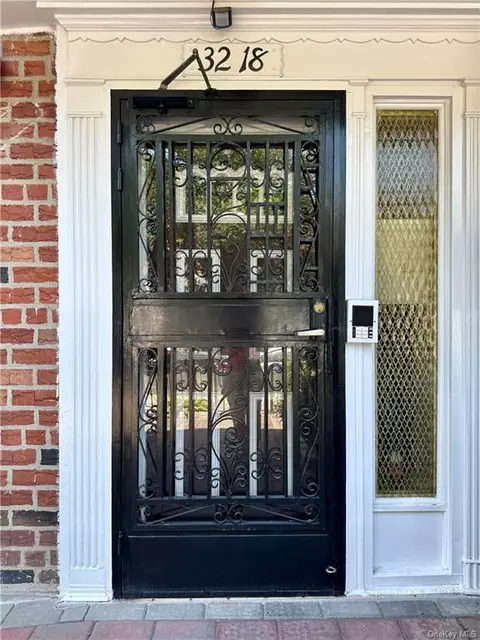 3218 56th St, New York, NY 11377
