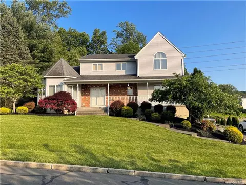 25 Dunnigan Dr, Pomona, NY 10970