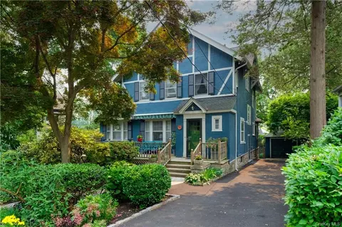 90 Clifford Ave, Pelham, NY 10803